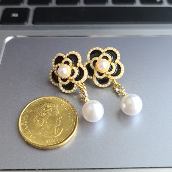 flower earrings - Picture 3 of 8